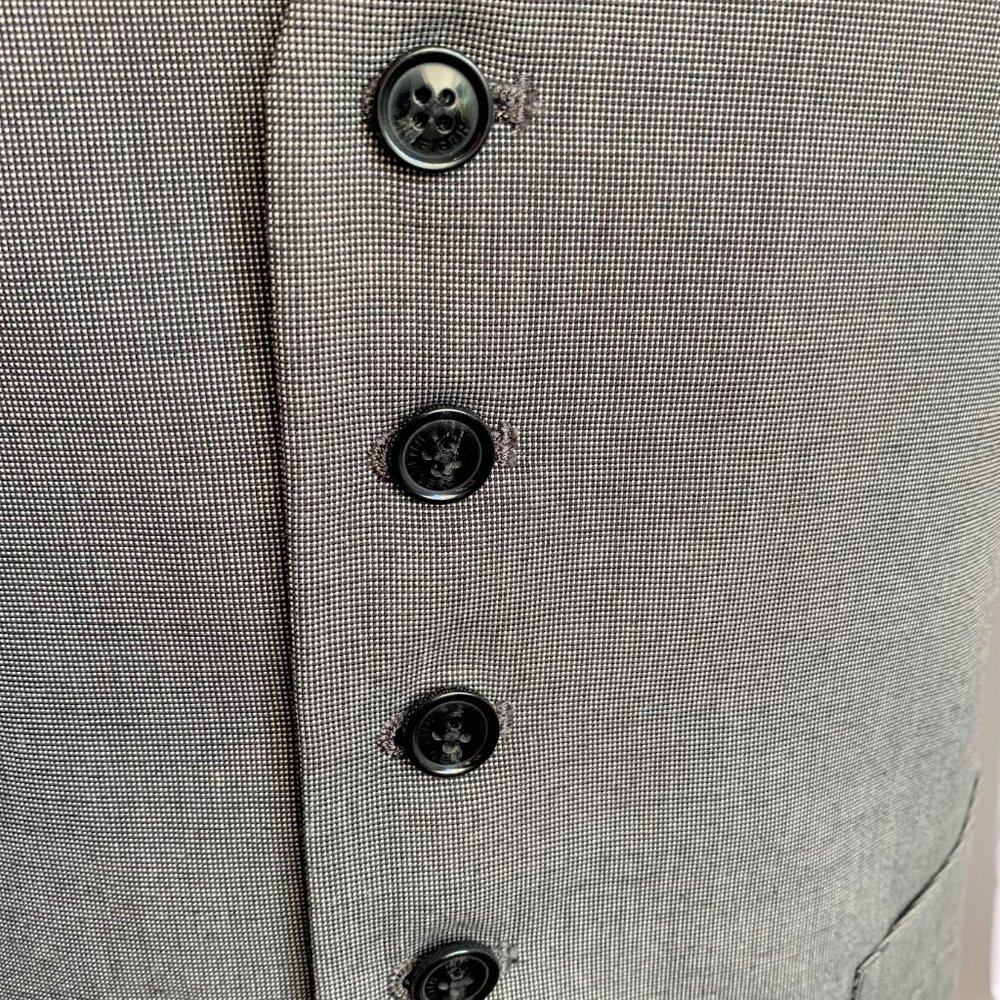 Like New Gray Tommy Hilfiger Men adjustable Vest